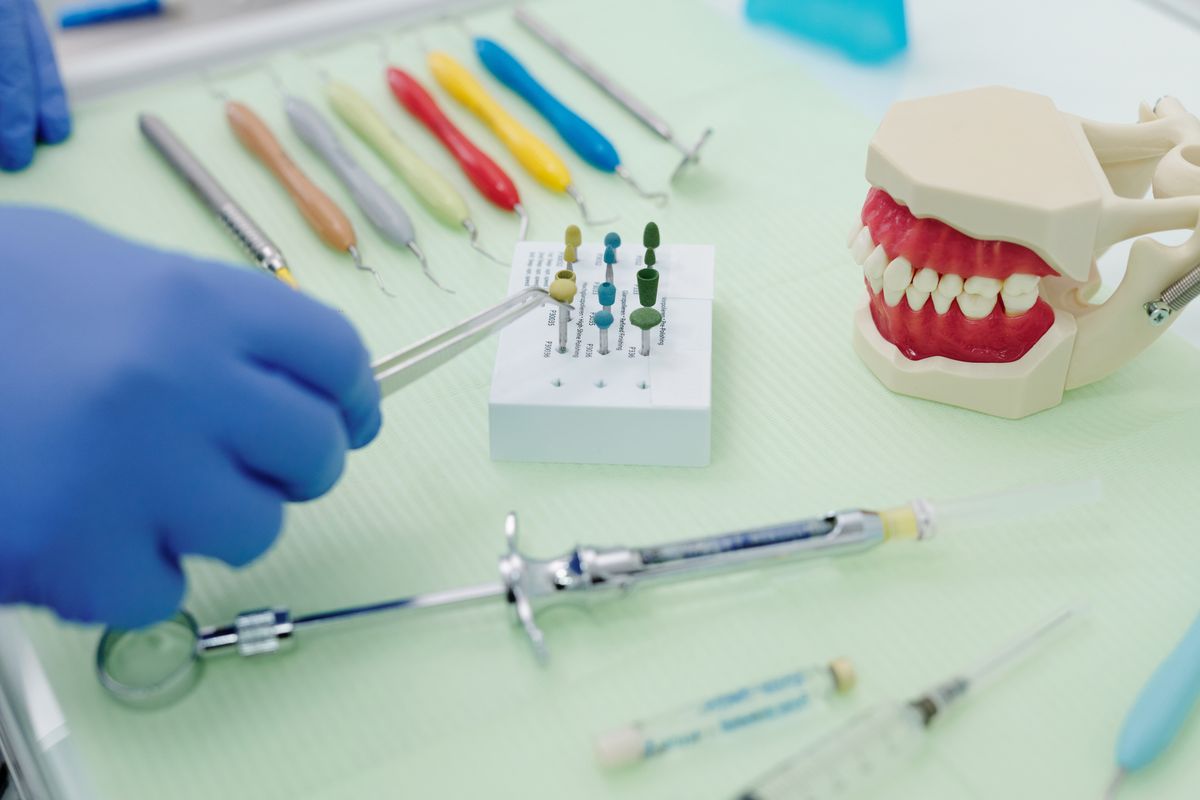 Denture model with dental instruments on a clinical tray